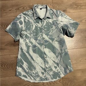 Lululemon Men's Abstract Tie Dye Patterned Shirt Green & Gray Size M